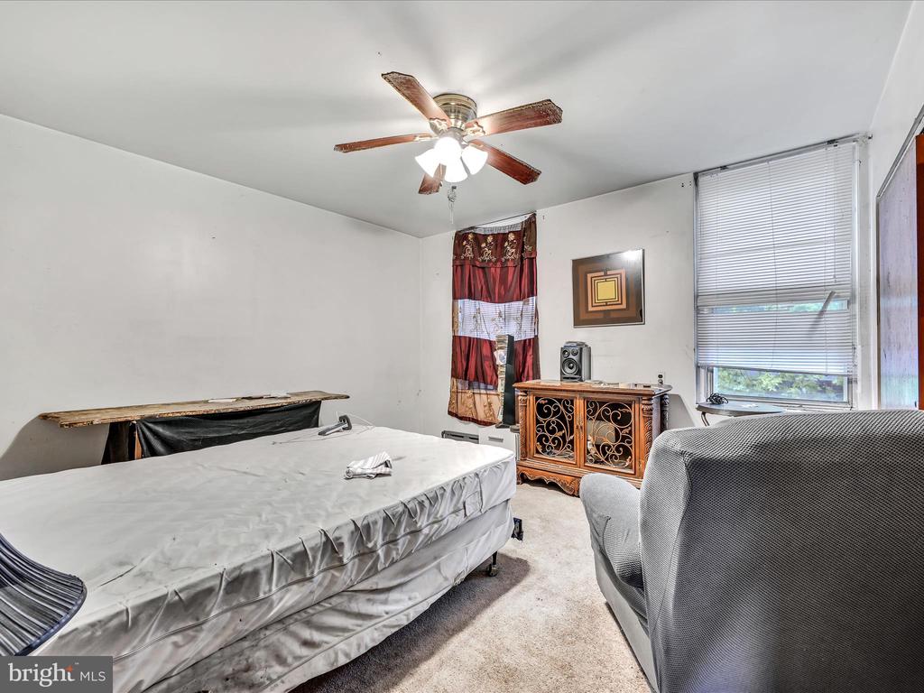 262 W Apsley St