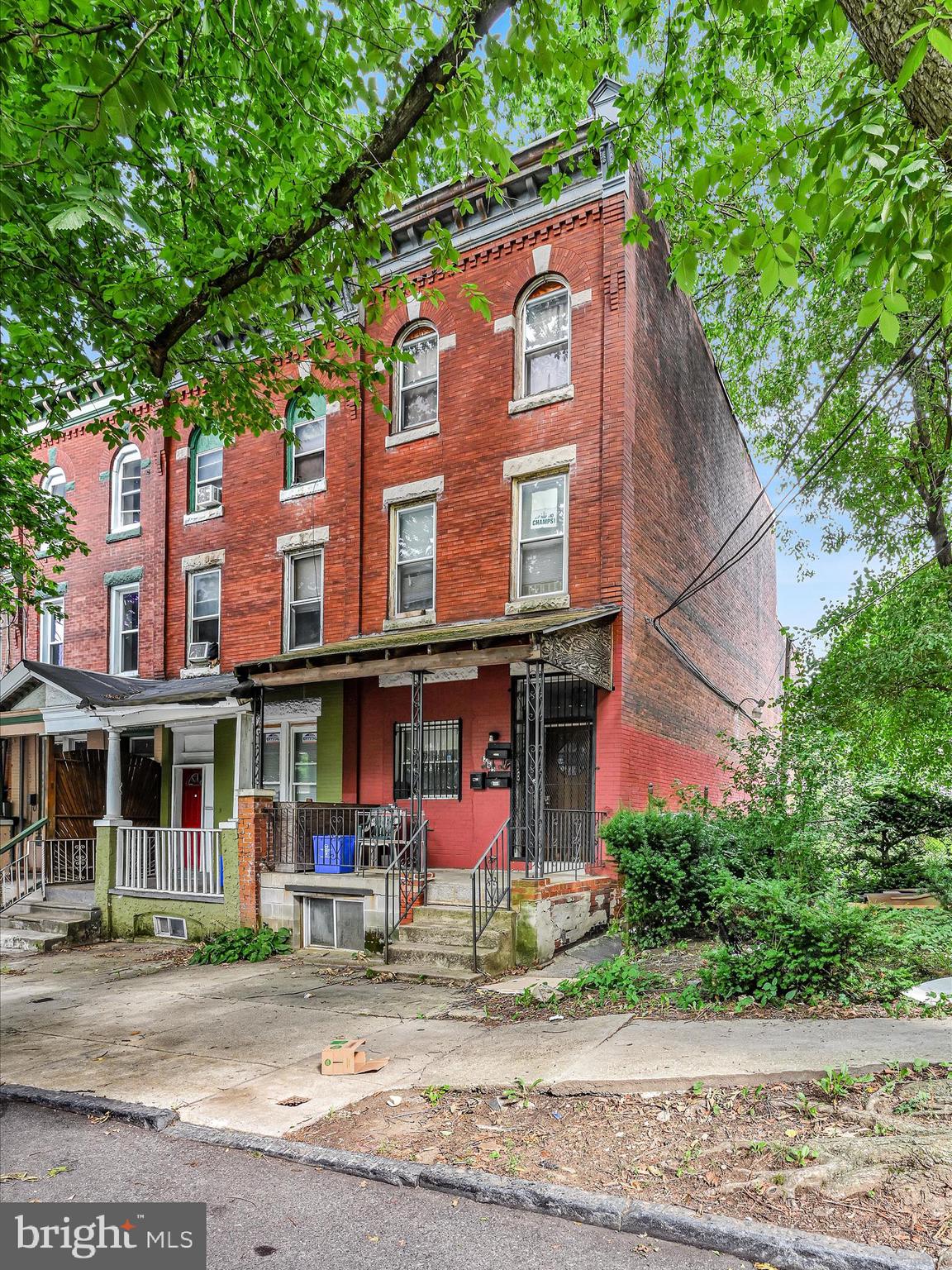 262 W Apsley St