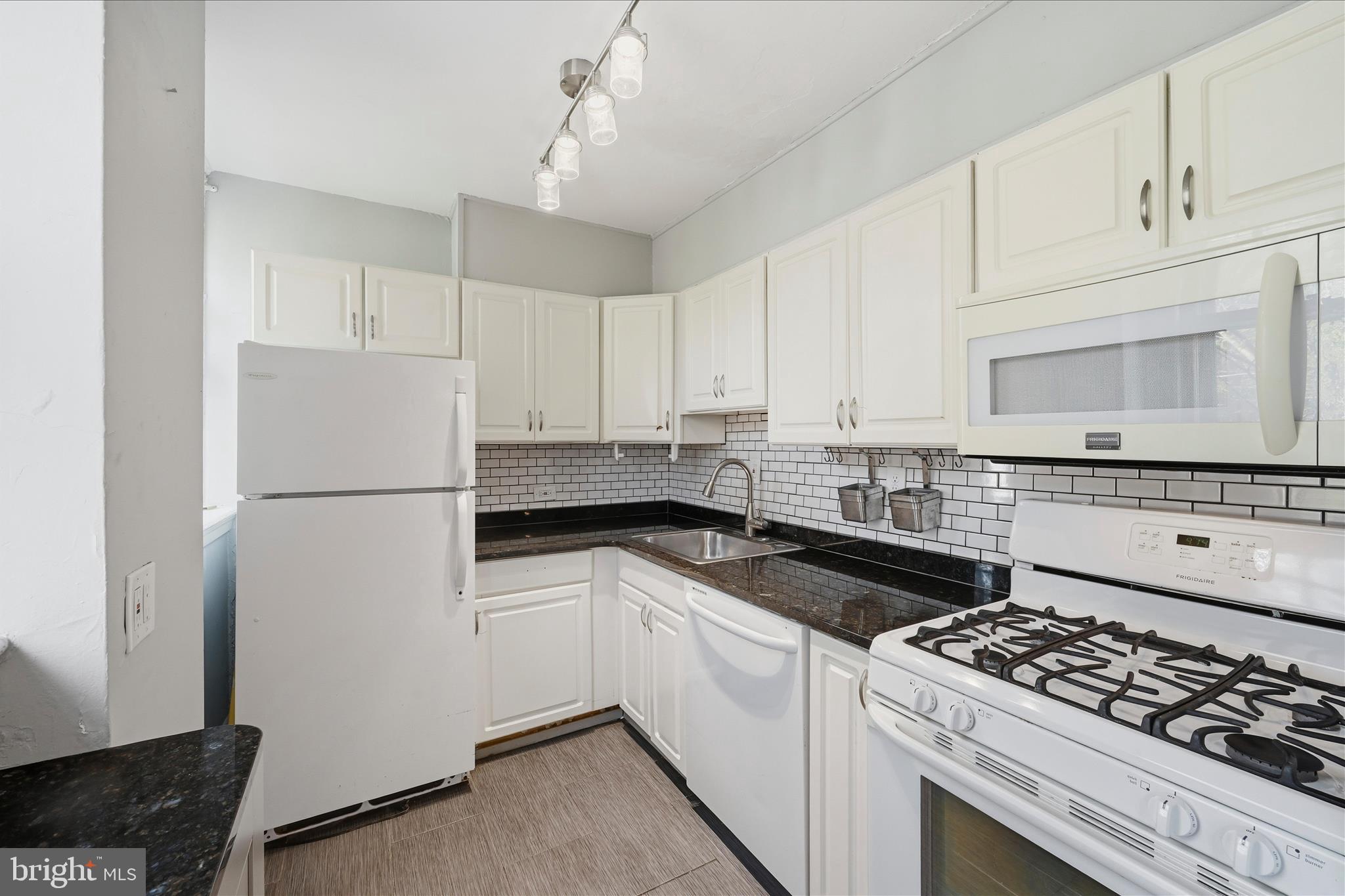 4637 PINE STREET 00 D306