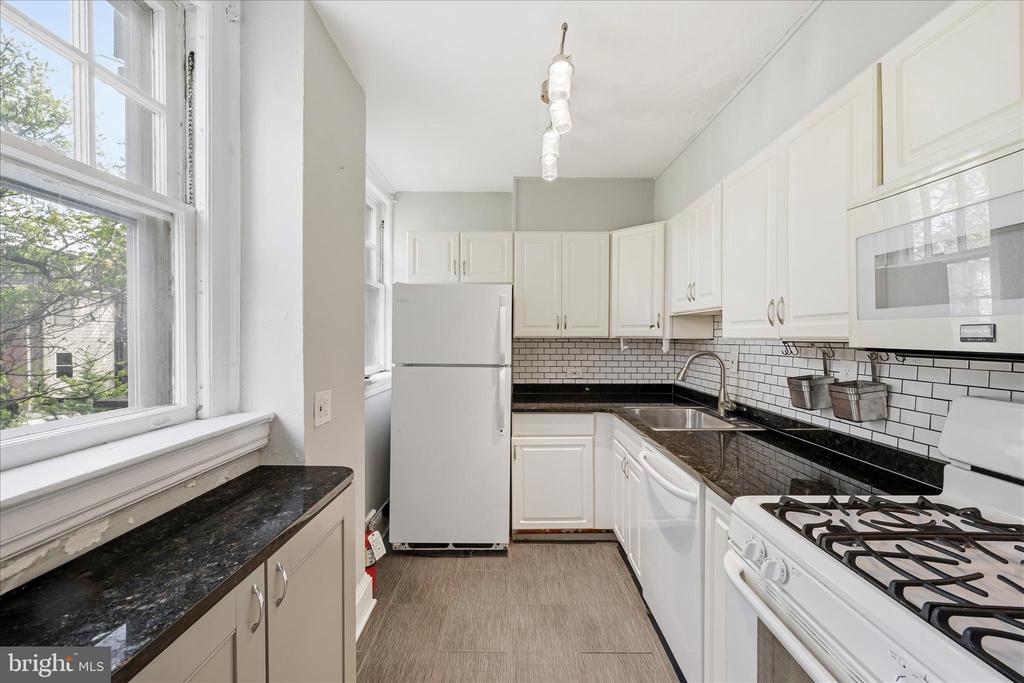 4637 PINE STREET 00 D306