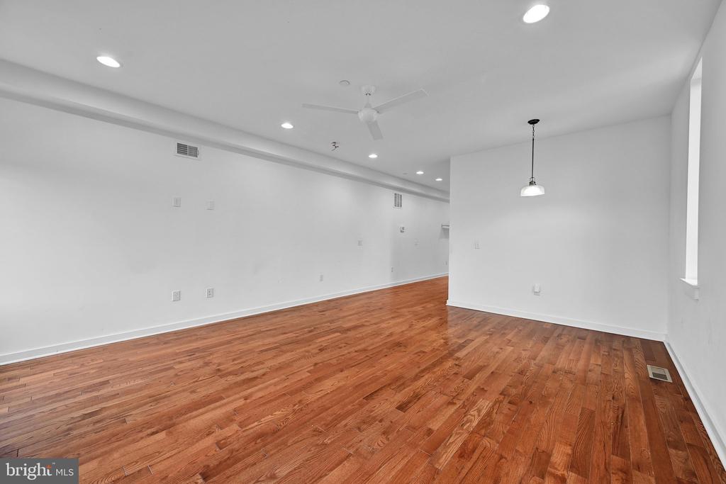 2517 E CAMBRIA STREET Unit: E