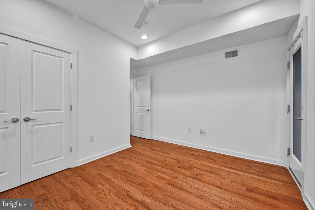 2517 E CAMBRIA STREET Unit: E