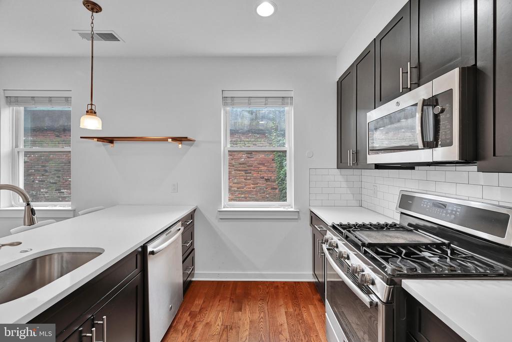 2517 E CAMBRIA STREET Unit: E