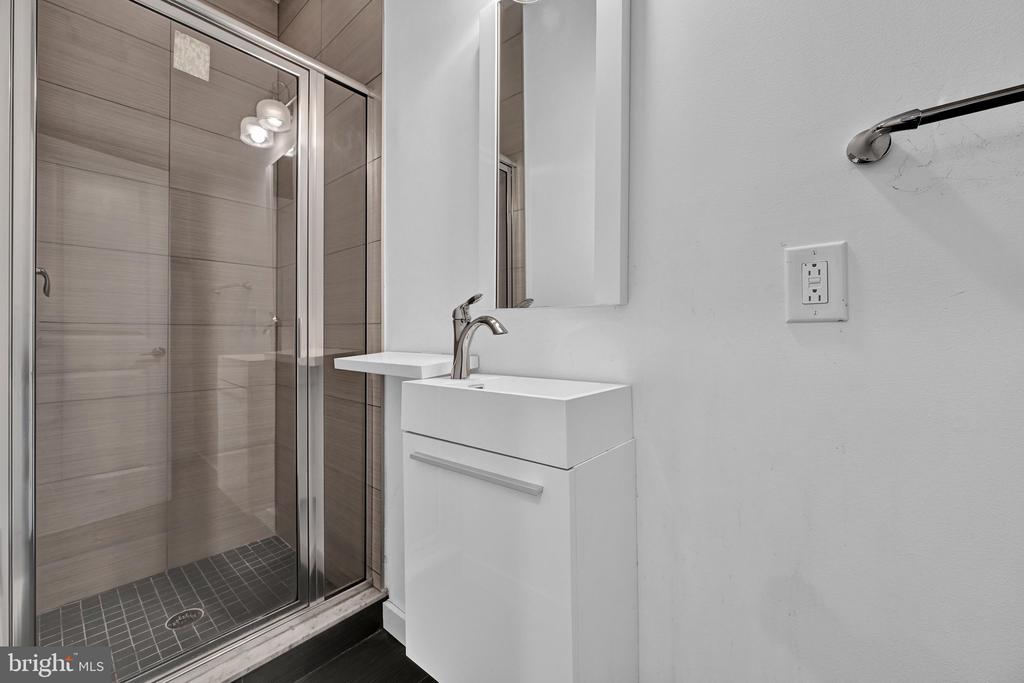 2517 E CAMBRIA STREET Unit: E