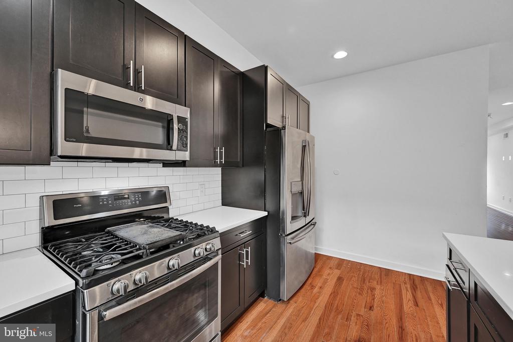 2517 E CAMBRIA STREET Unit: E