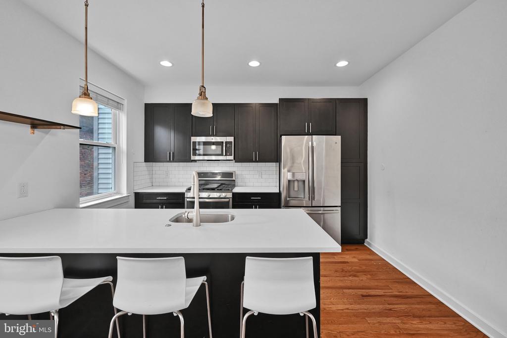 2517 E CAMBRIA STREET Unit: E