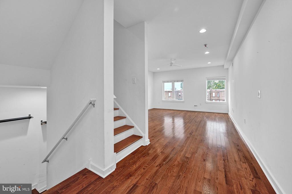 2517 E CAMBRIA STREET Unit: E