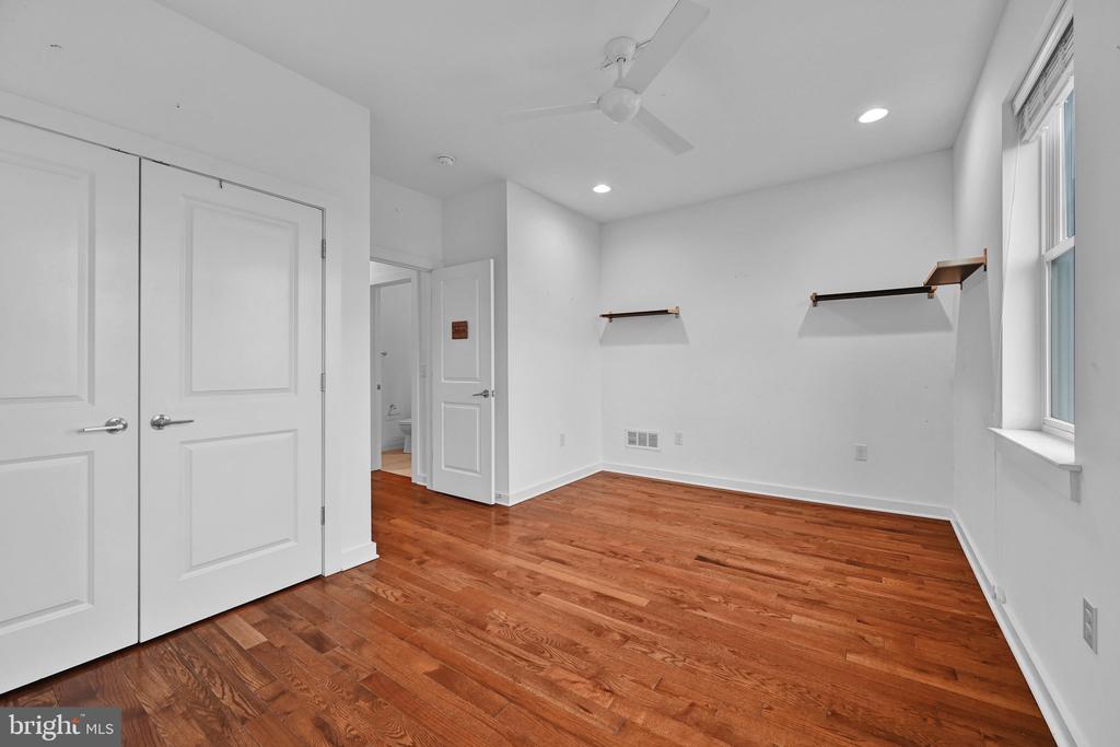 2517 E CAMBRIA STREET Unit: E