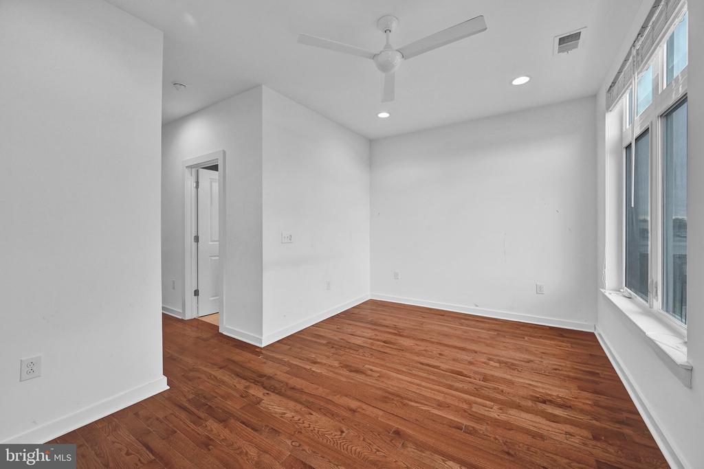 2517 E CAMBRIA STREET Unit: E