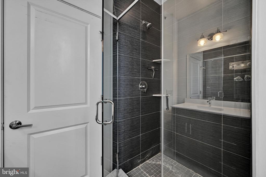 2517 E CAMBRIA STREET Unit: E