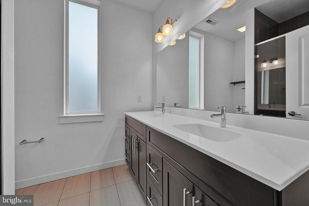 2517 E CAMBRIA STREET Unit: E