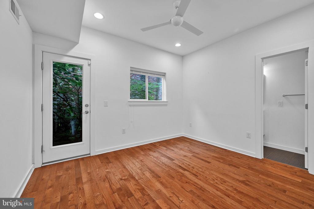 2517 E CAMBRIA STREET Unit: E