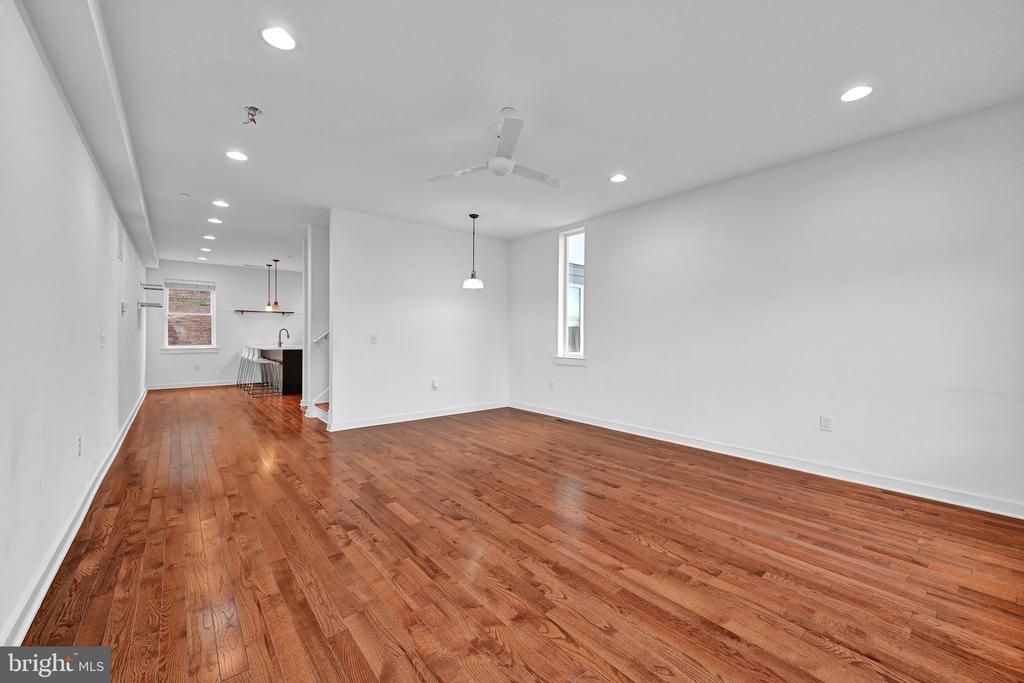 2517 E CAMBRIA STREET Unit: E