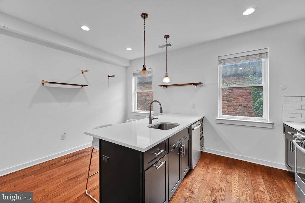 2517 E CAMBRIA STREET Unit: E