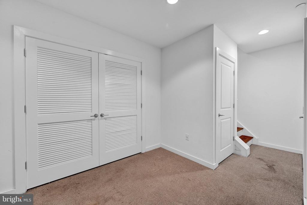 2517 E CAMBRIA STREET Unit: E