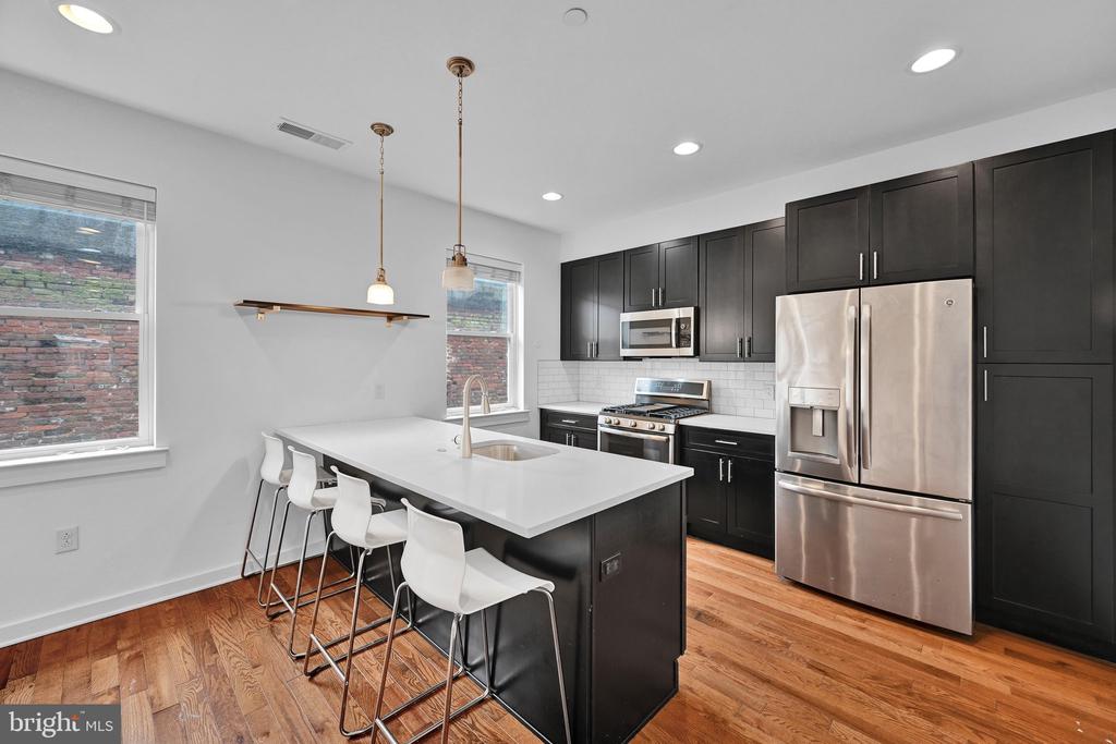 2517 E CAMBRIA STREET Unit: E