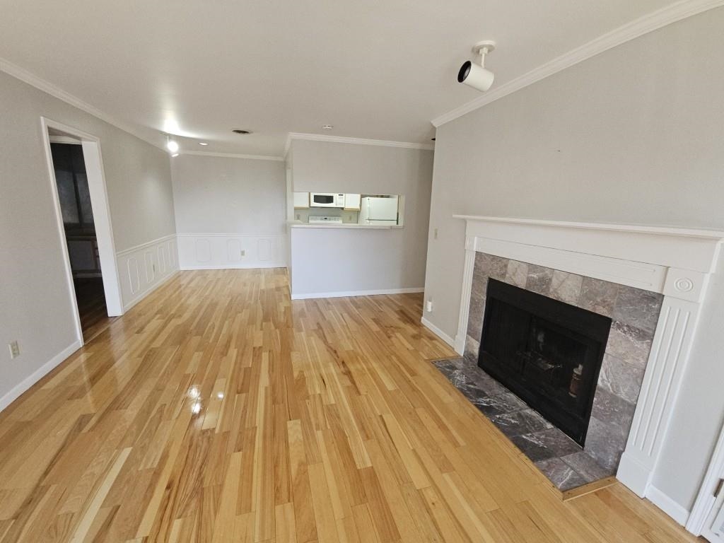 922 Harbor House Drive 1