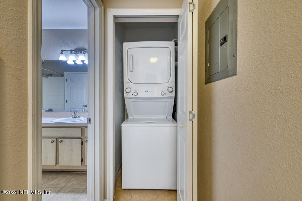 1655 THE GREENS Way, 2231