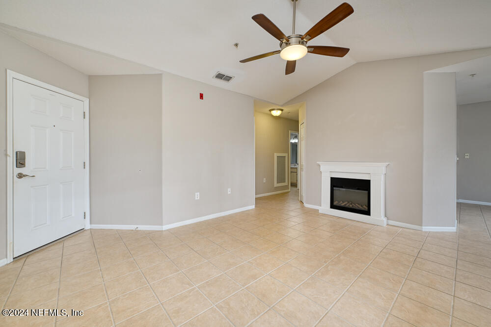 1655 THE GREENS Way, 2231