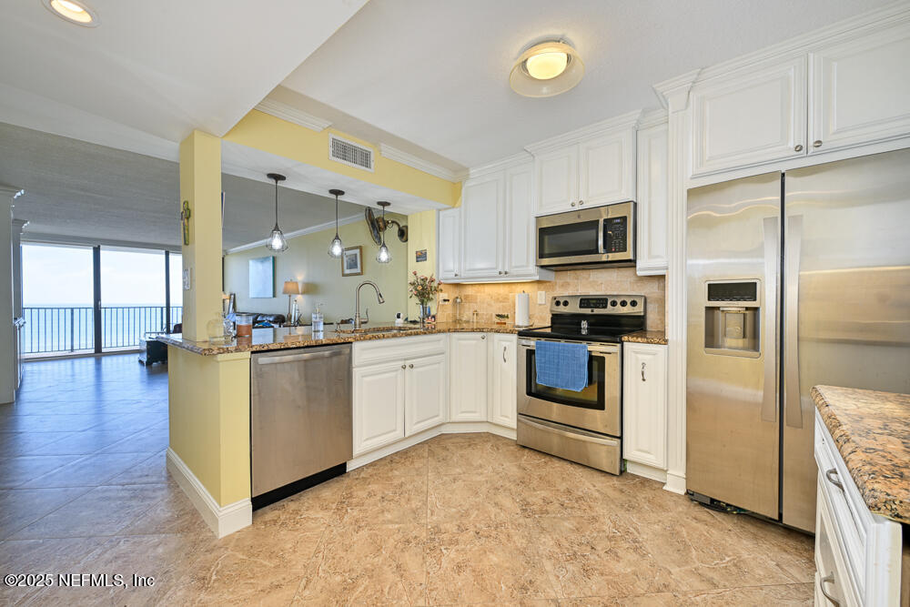 1301 1ST Street S, 803