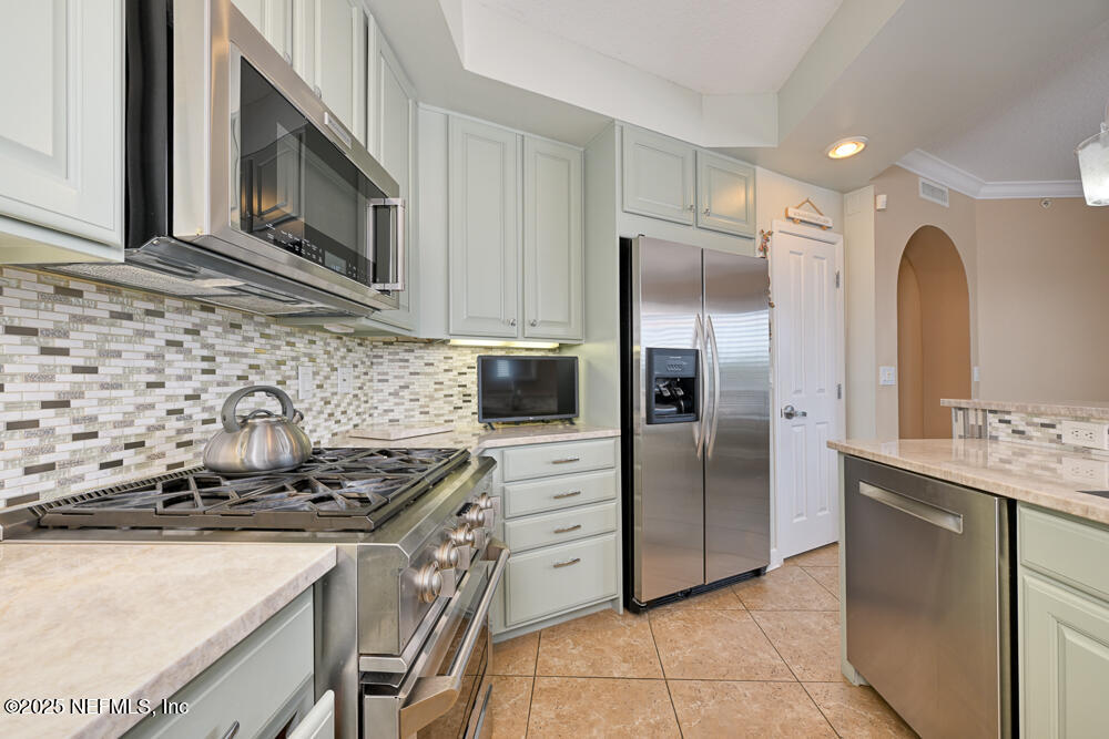 116 19TH Avenue N, 301