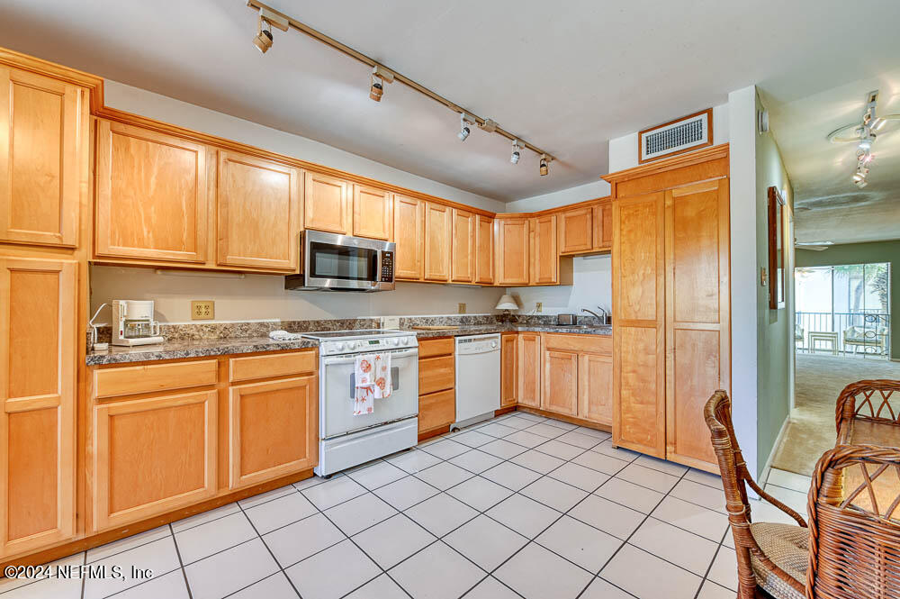 2321 COSTA VERDE Boulevard 201