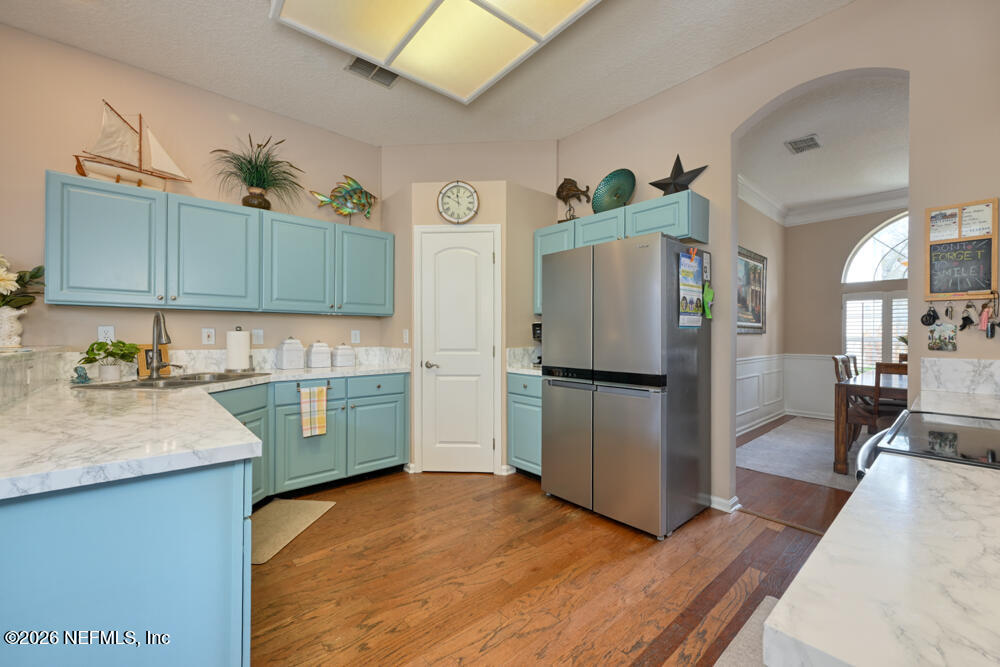 1571 BLUE HERON Lane