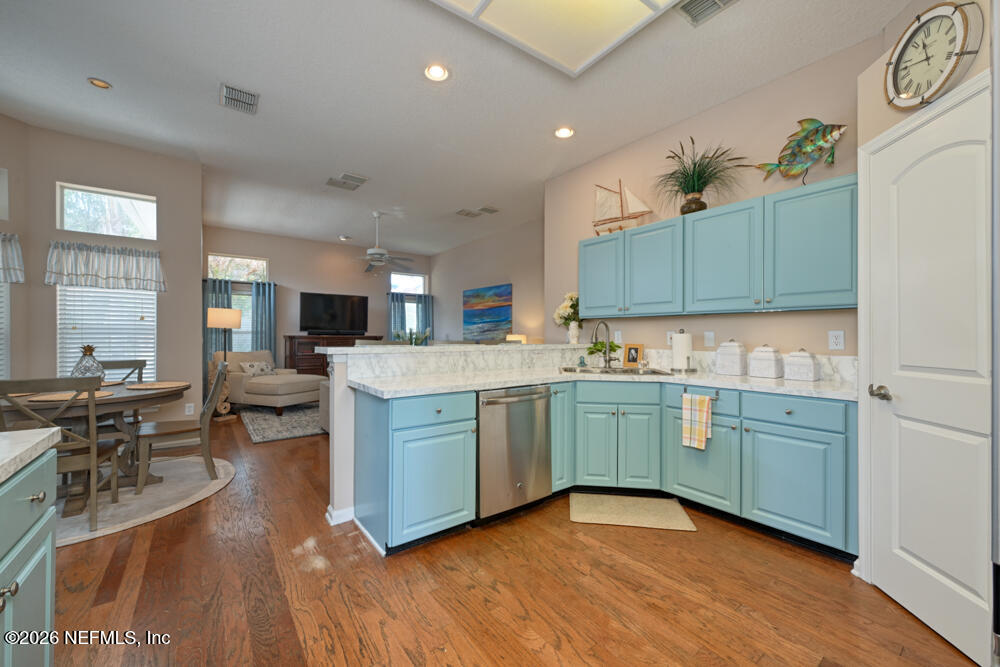 1571 BLUE HERON Lane