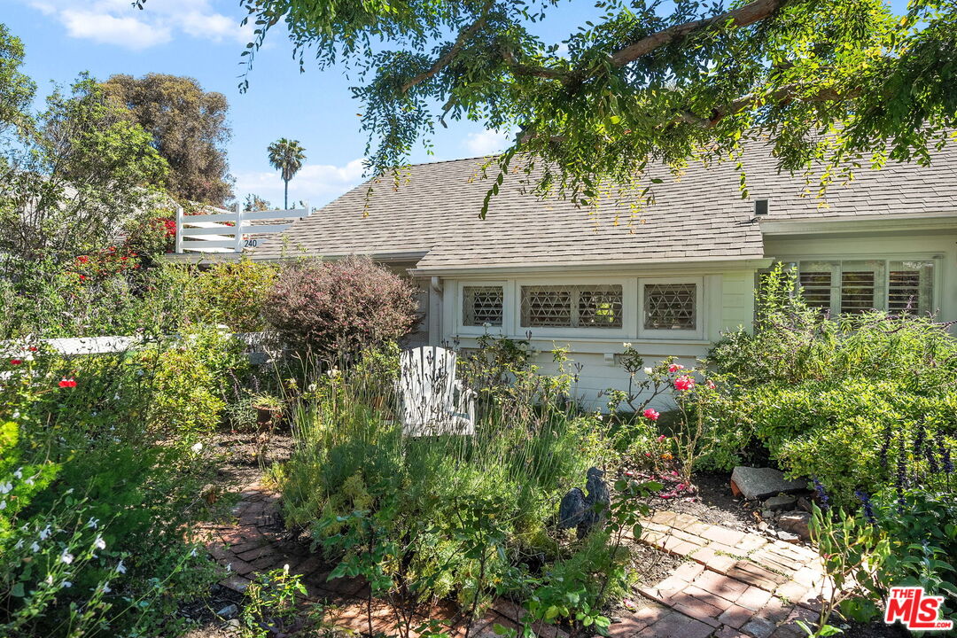 242 Bronwood Ave