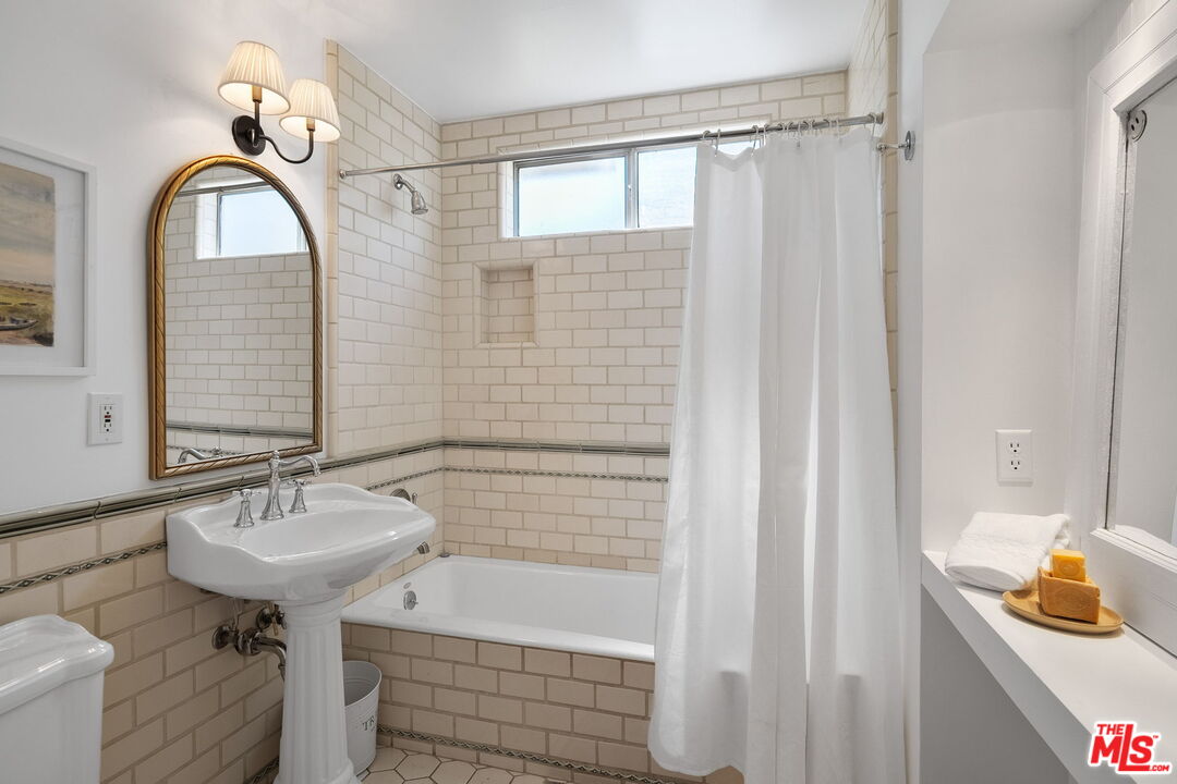 242 Bronwood Ave