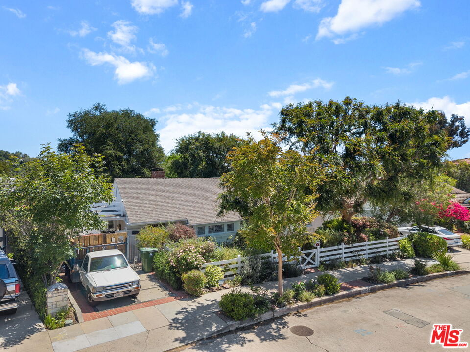 242 Bronwood Ave