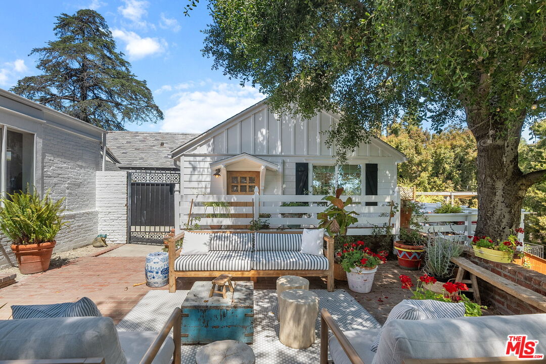 242 Bronwood Ave