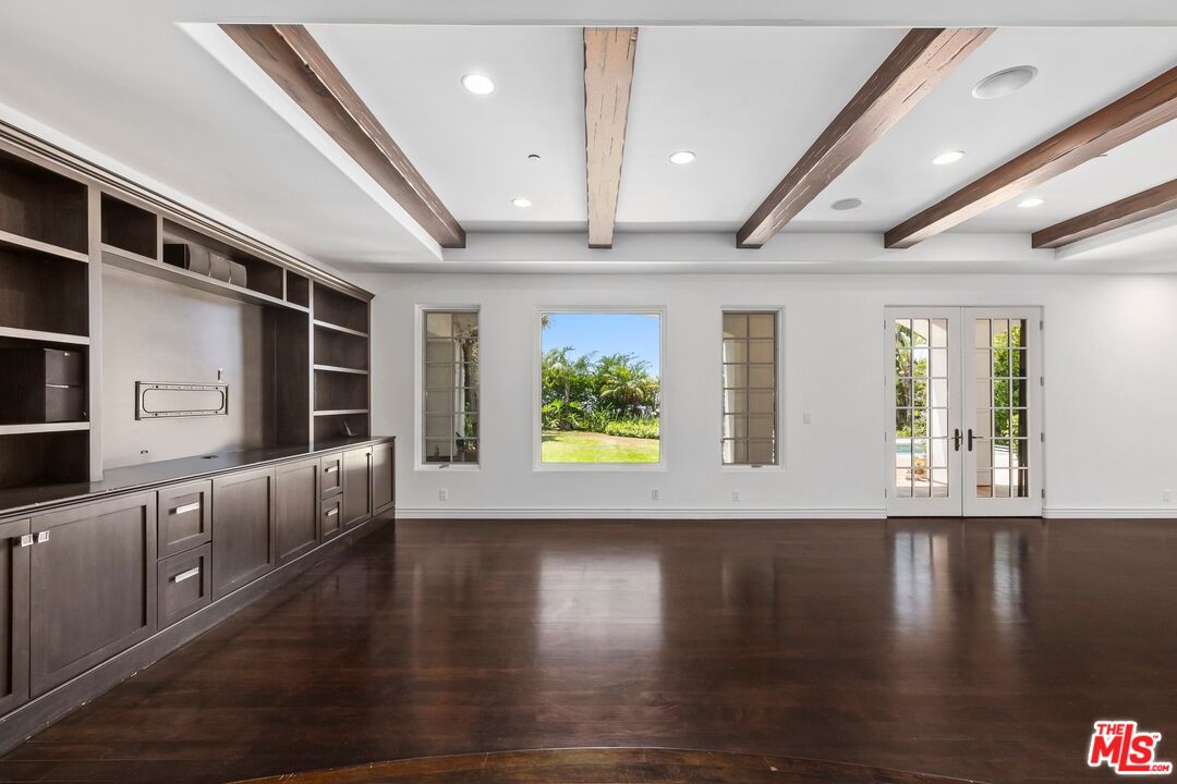 16718 Via Pacifica