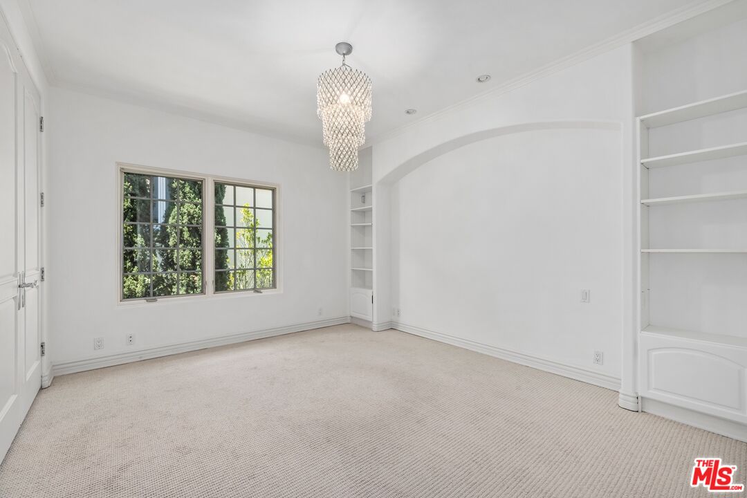 16718 Via Pacifica