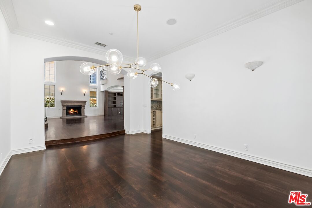 16718 Via Pacifica