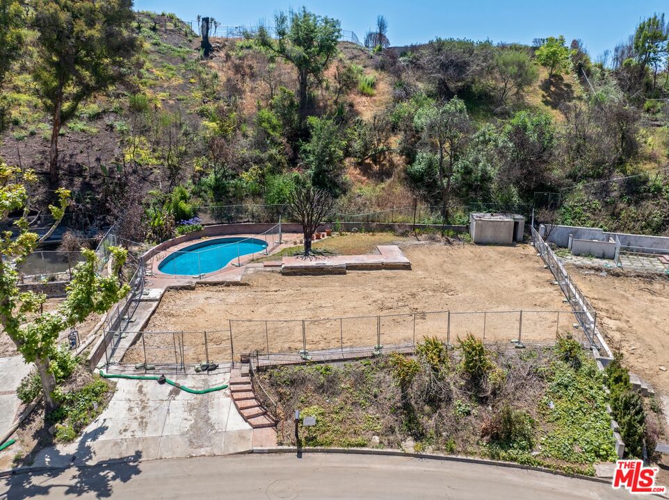 1210 Las Lomas Pl