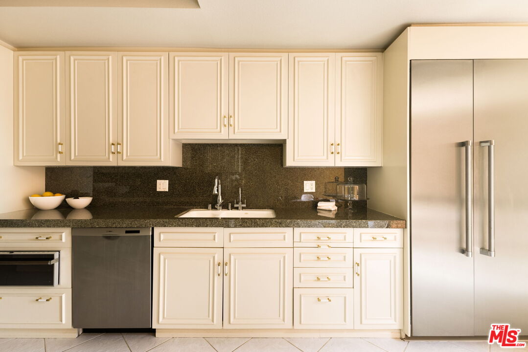 300 N Swall Dr Unit: 353