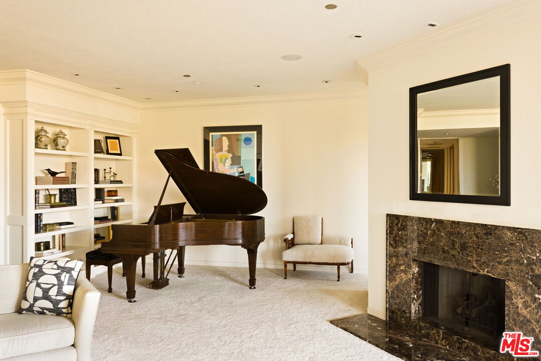 300 N Swall Dr Unit: 353