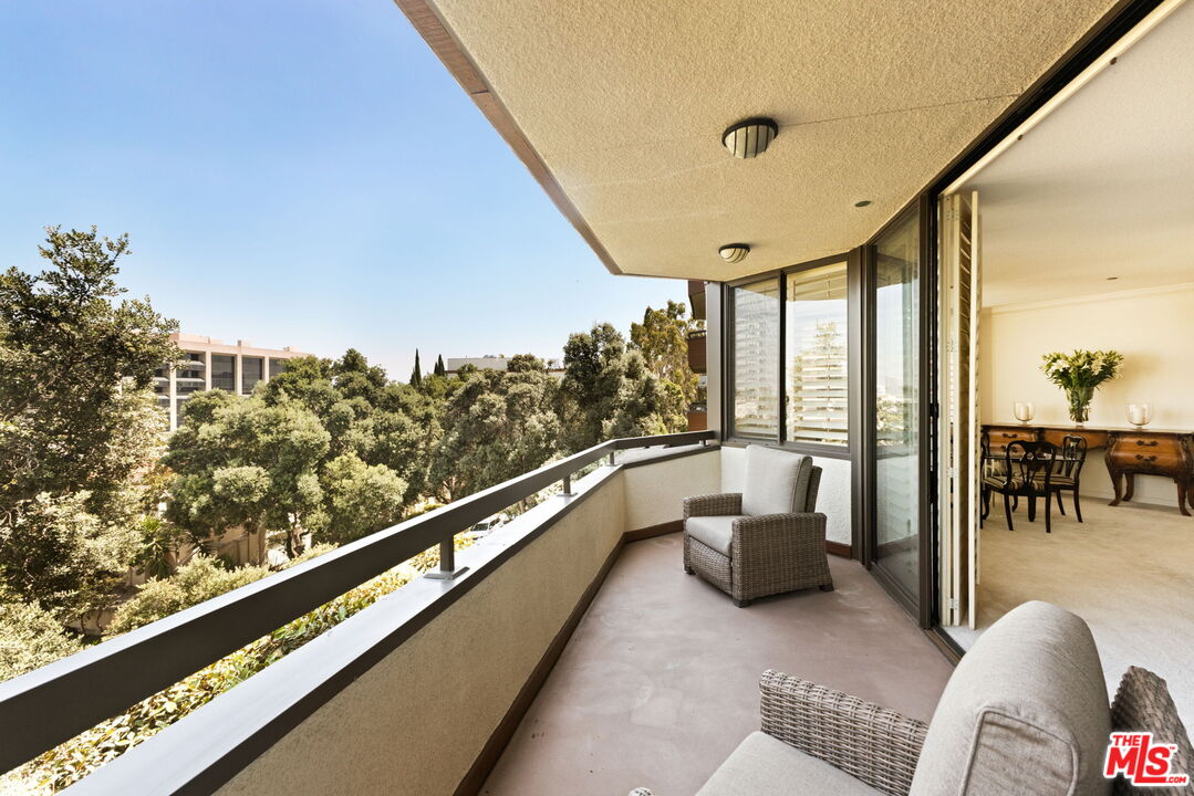 300 N Swall Dr Unit: 353