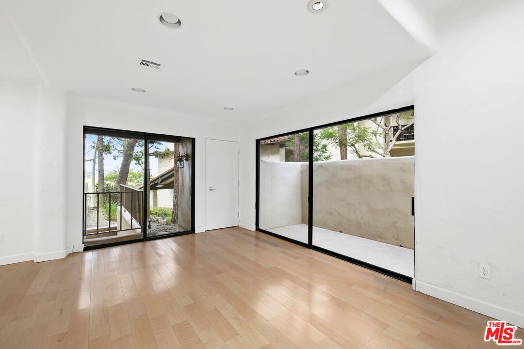 2131 Century Woods Way Unit: 16