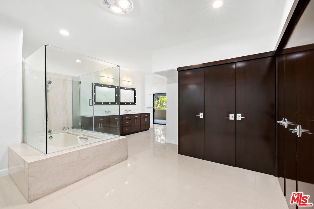 2131 Century Woods Way Unit: 16