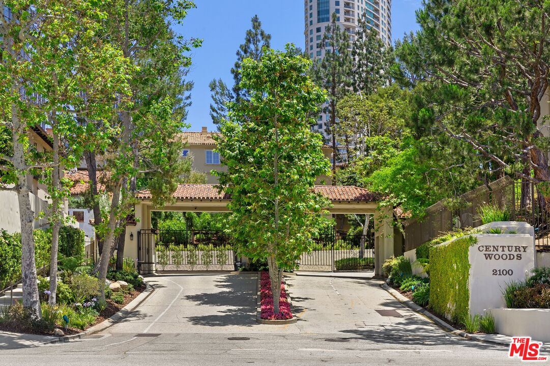 2131 Century Woods Way Unit: 16