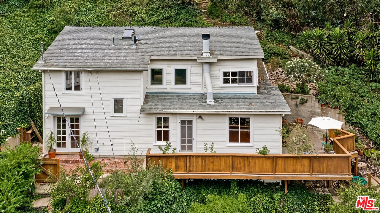 1529 N Beverly Glen Blvd