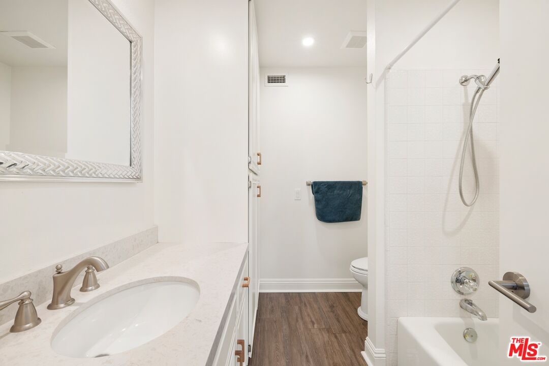 1329 Avenida De Cortez