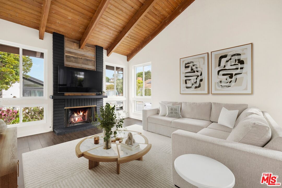 1329 Avenida De Cortez