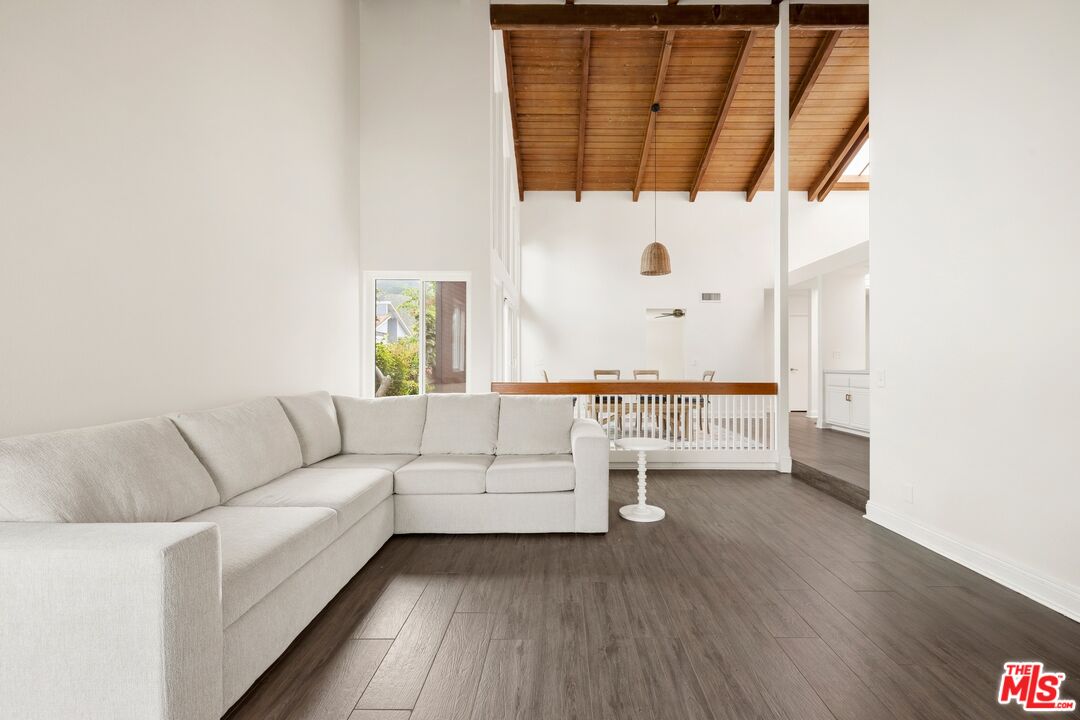 1329 Avenida De Cortez