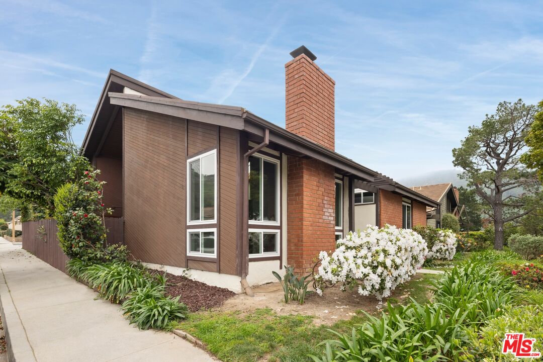 1329 Avenida De Cortez