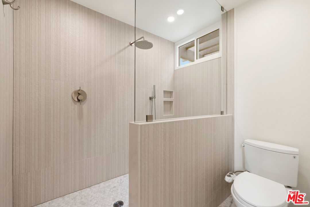 1329 Avenida De Cortez