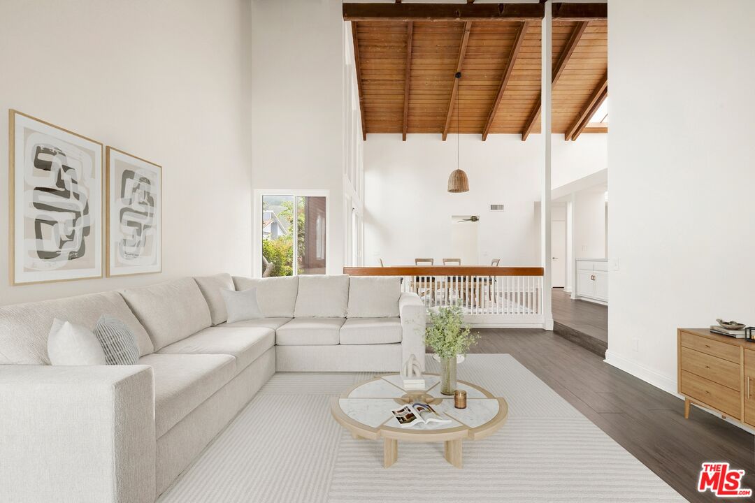 1329 Avenida De Cortez