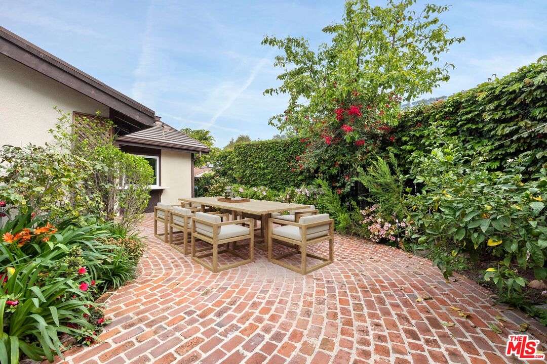 1329 Avenida De Cortez